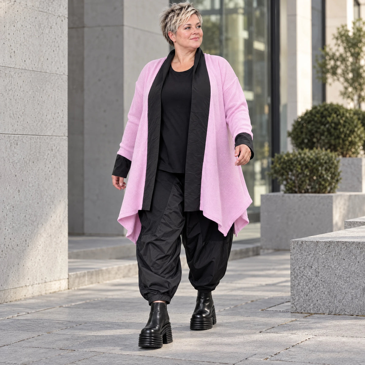Strickcardigan aus Baumwolle in A-Linie mit Stehkragen und Memorytaft ohne Verschluss