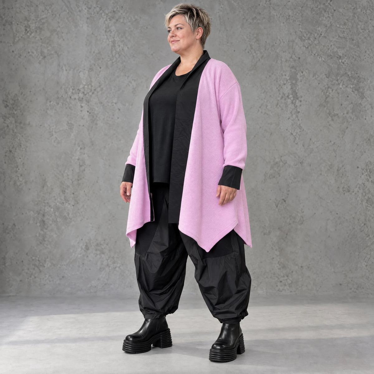 Strickcardigan aus Baumwolle in A-Linie mit Stehkragen und Memorytaft ohne Verschluss