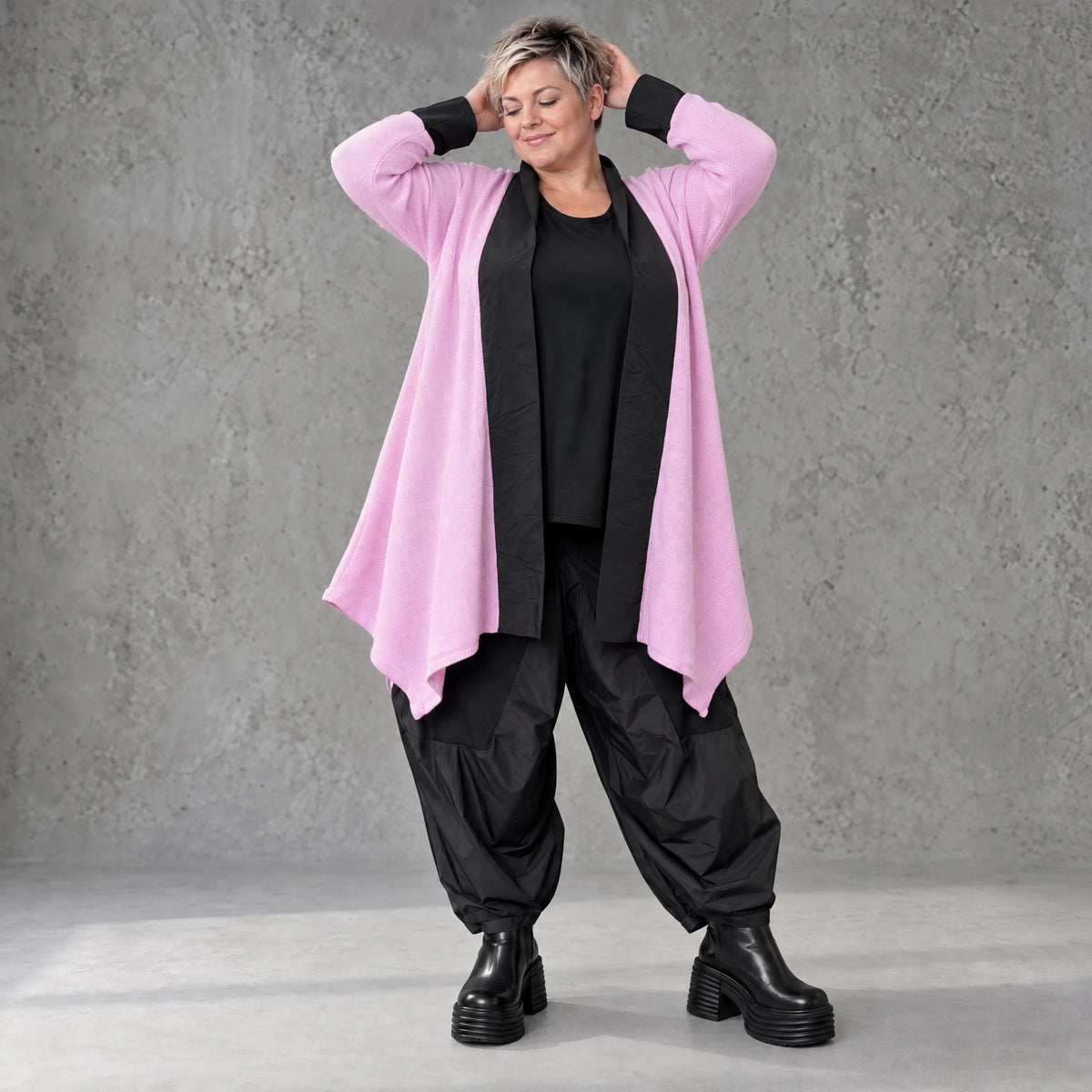 Strickcardigan aus Baumwolle in A-Linie mit Stehkragen und Memorytaft ohne Verschluss