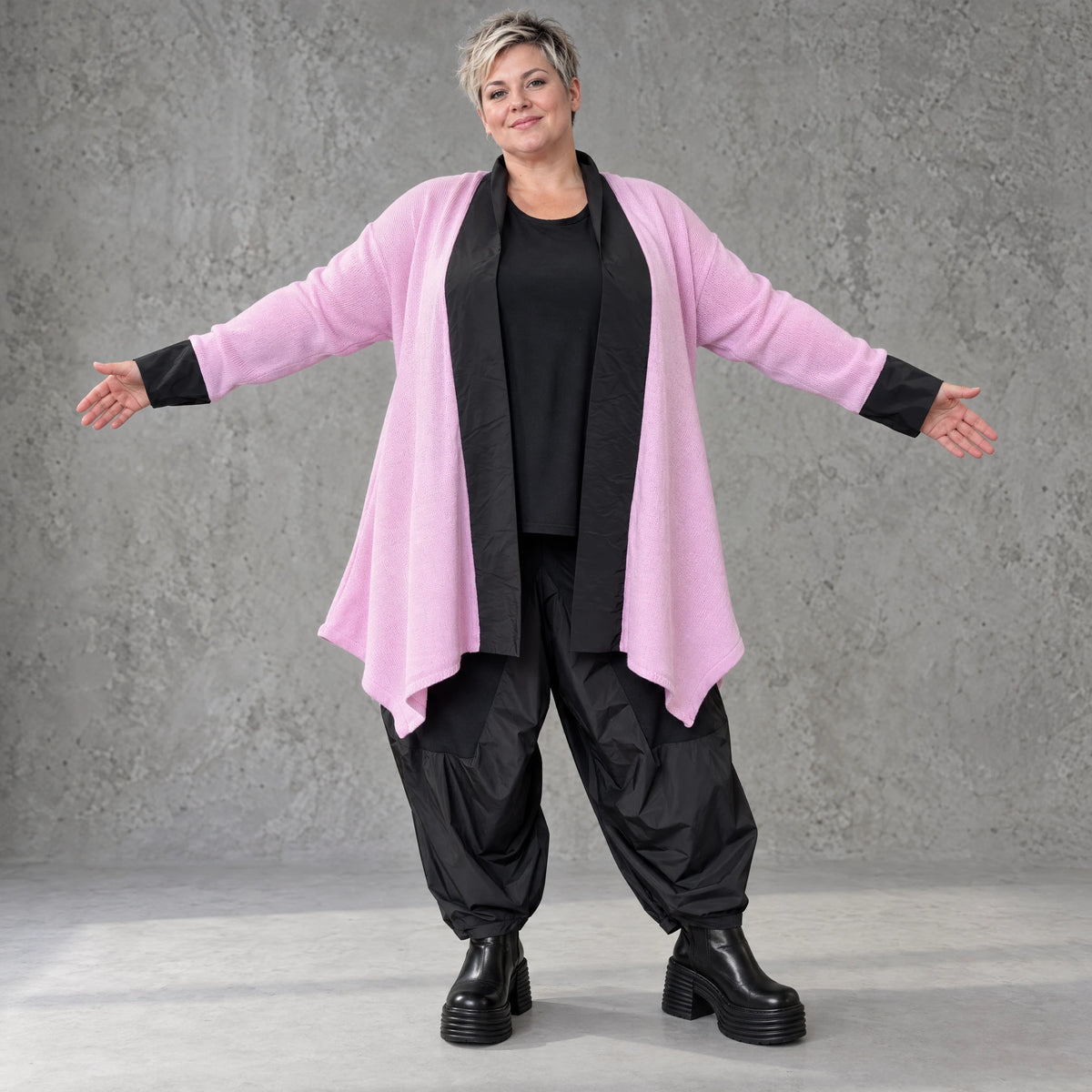Strickcardigan aus Baumwolle in A-Linie mit Stehkragen und Memorytaft ohne Verschluss