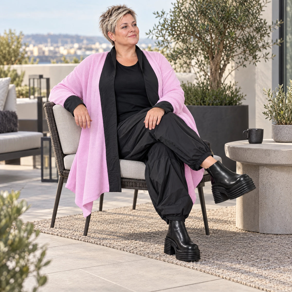 Strickcardigan aus Baumwolle in A-Linie mit Stehkragen und Memorytaft ohne Verschluss