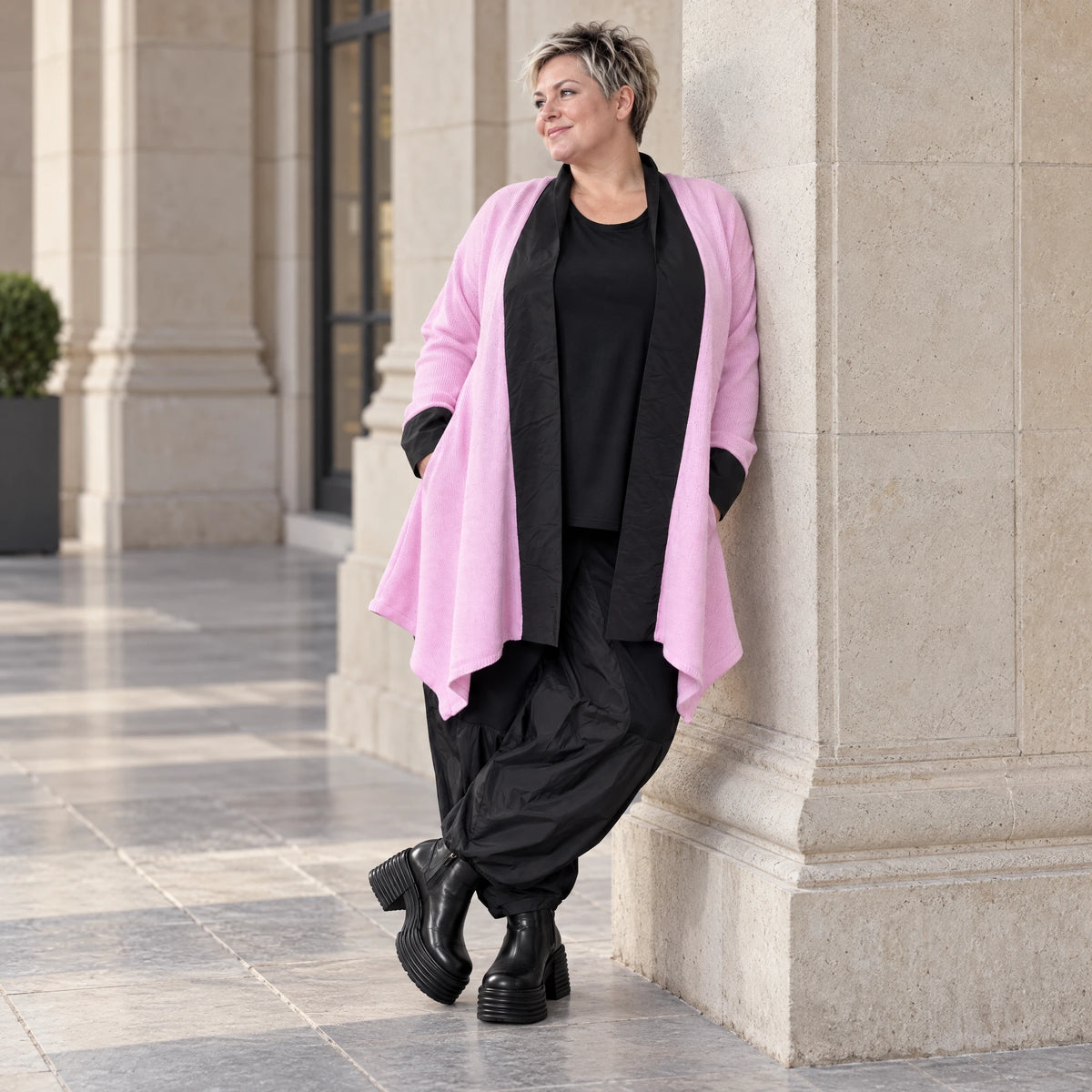 Strickcardigan aus Baumwolle in A-Linie mit Stehkragen und Memorytaft ohne Verschluss
