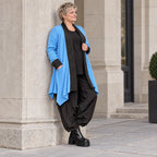 Blauer Baumwollstrick Cardigan in A-Linie mit Memorytaft und leichter Glockenform