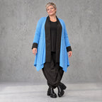 Blauer Baumwollstrick Cardigan in A-Linie mit Memorytaft und leichter Glockenform