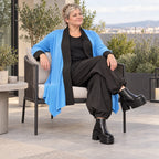 Blauer Baumwollstrick Cardigan in A-Linie mit Memorytaft und leichter Glockenform
