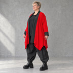Roter Baumwollcardigan in Glockenform mit Stehkragen ohne Verschluss weich und winterlich