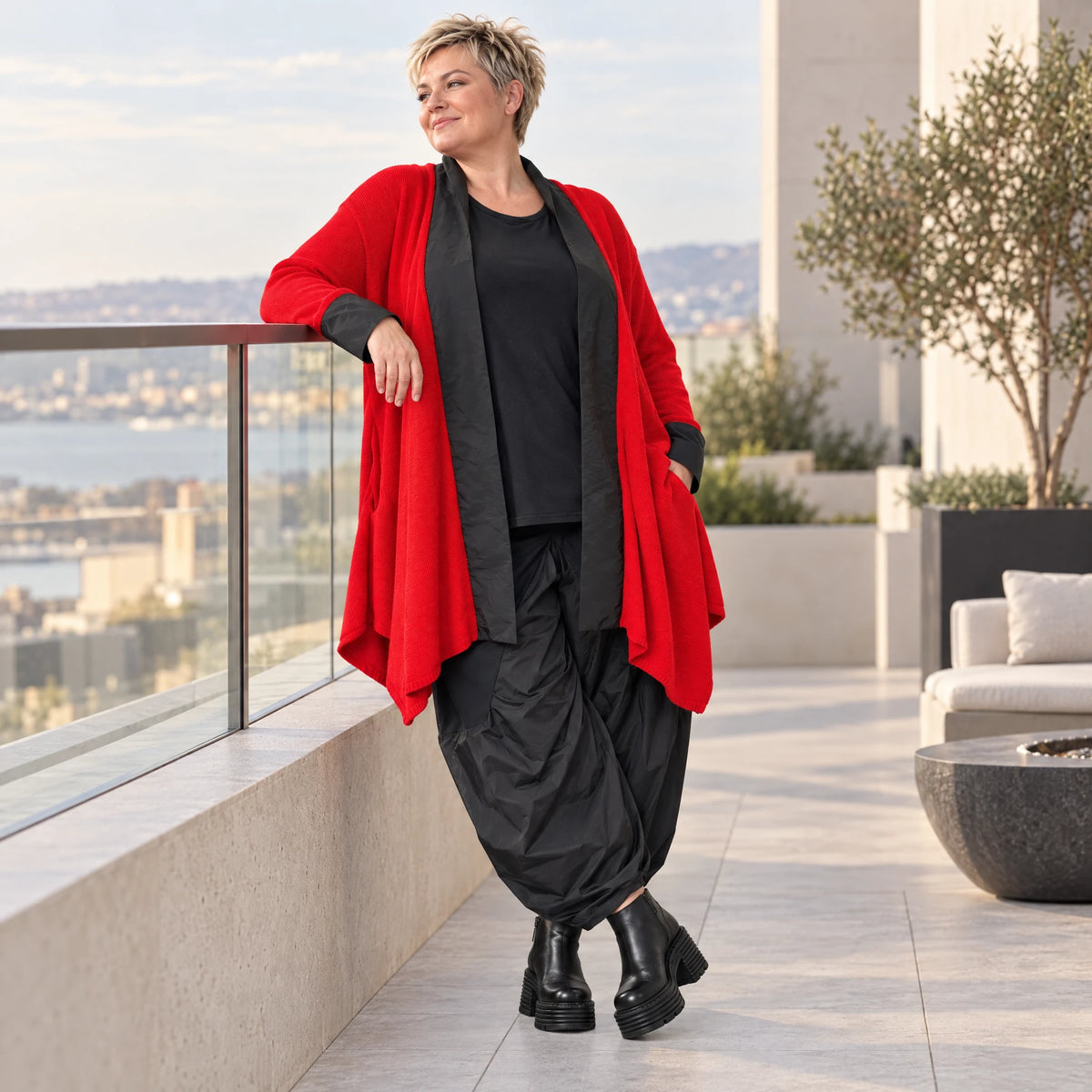 Roter Baumwollcardigan in Glockenform mit Stehkragen ohne Verschluss weich und winterlich