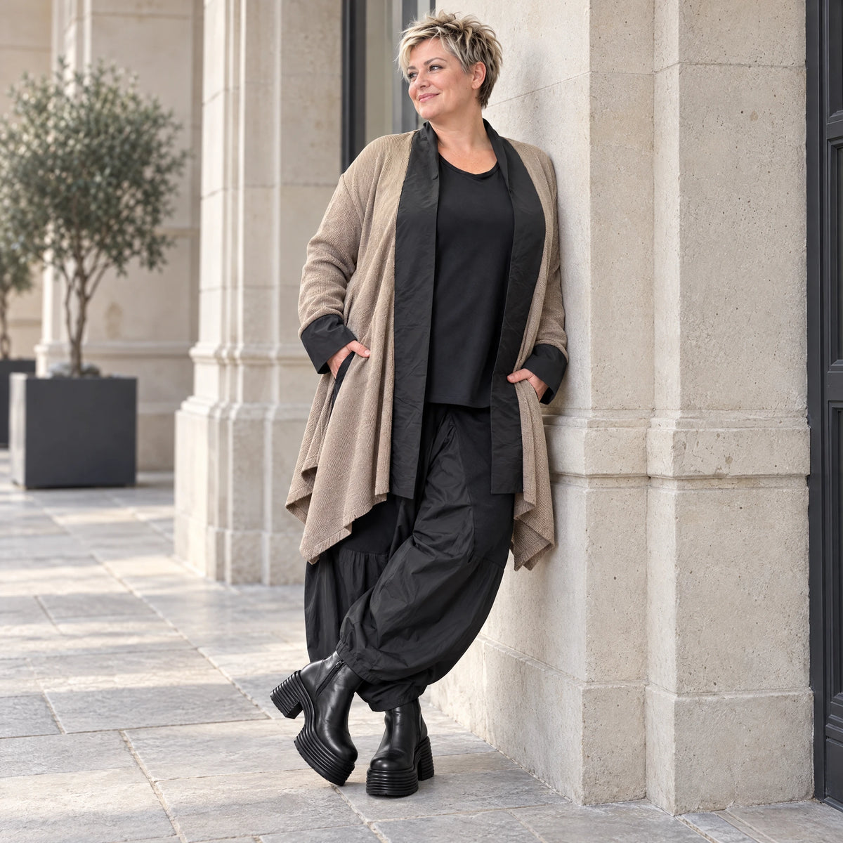 Cardigan aus Baumwolle in Taupe mit Stehkragen A-Linie und Seitentaschen offen leicht