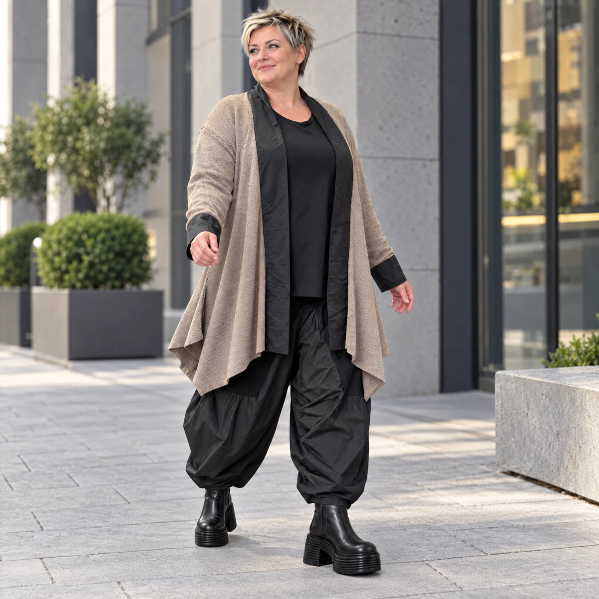 Cardigan aus Baumwolle in Taupe mit Stehkragen A-Linie und Seitentaschen offen leicht