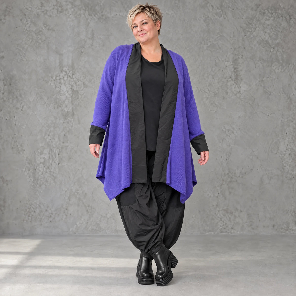 Cardigan in Violett aus Baumwollstrick mit Stehkragen in A-Linie weich und wärmend