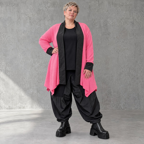Zartpinker Strickcardigan in A-Linie mit Stehkragen langen Ärmeln und Seitennahttaschen