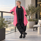 Zartpinker Strickcardigan in A-Linie mit Stehkragen langen Ärmeln und Seitennahttaschen
