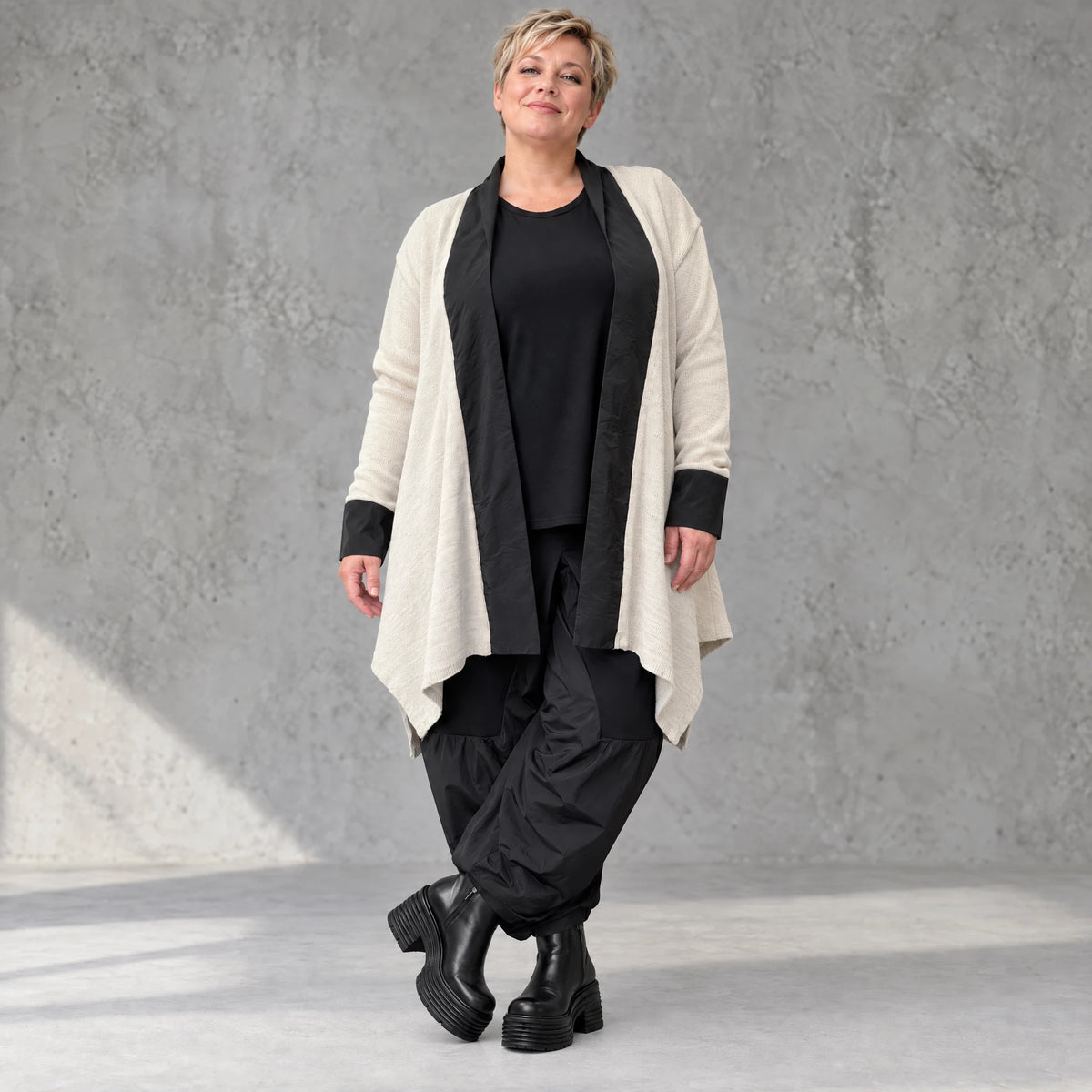 Baumwollcardigan in A-Linie mit Stehkragen offen und Seitentaschen ungefüttert weich