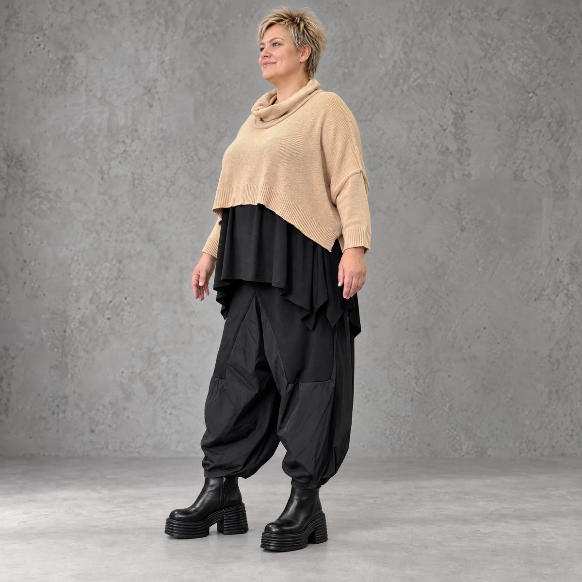 Überwurf aus reiner Baumwolle in Beige mit kastiger Passform weich warm und locker