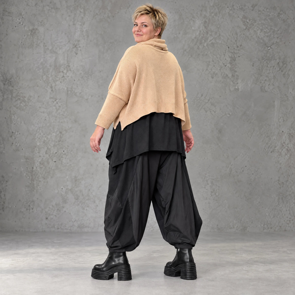 Überwurf aus reiner Baumwolle in Beige mit kastiger Passform weich warm und locker