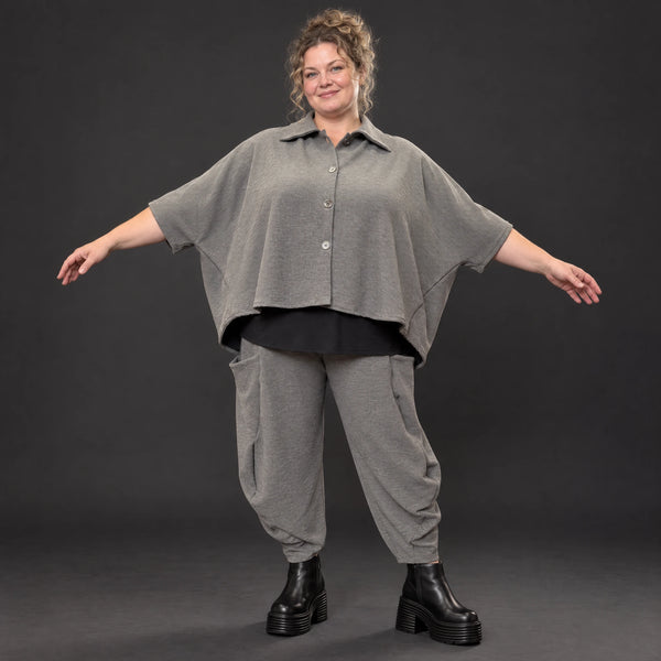 Hemdbluse in Dunkelgrau aus Ribbstoff mit Stretch und Hemdkragen im gerundeten Schnitt