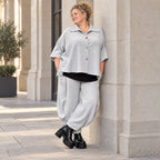 Graue Bluse aus weichem Ribbstoff mit Hemdkragen und gerundetem Saum für kalte Wintertage