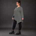 Langarmshirt in Schwarz/Weiß mit Zipfelsaum aus warmem Stretchjersey Made in Italy