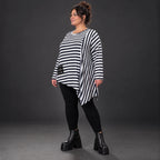 Langarmshirt in Dunkelblau/Weiß aus weichem Stretchjersey mit asymmetrischem Zipfelsaum