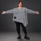 Langarmshirt in Dunkelblau/Weiß aus weichem Stretchjersey mit asymmetrischem Zipfelsaum