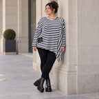 Langarmshirt in Dunkelblau/Weiß aus weichem Stretchjersey mit asymmetrischem Zipfelsaum