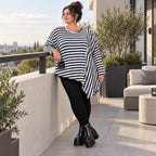 Langarmshirt in Dunkelblau/Weiß aus weichem Stretchjersey mit asymmetrischem Zipfelsaum