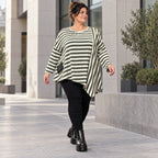 Langarmshirt in Creme/Dunkelgrün mit asymmetrischem Zipfelsaum aus weichem Stretchjersey