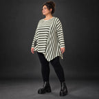 Langarmshirt in Creme/Dunkelgrün mit asymmetrischem Zipfelsaum aus weichem Stretchjersey