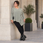 Langarmshirt in Creme/Dunkelgrün mit asymmetrischem Zipfelsaum aus weichem Stretchjersey