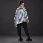 Asymmetrisches Langarmshirt in Creme/Dunkelblau mit Zipfelsaum aus weichem Stretchjersey