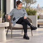 Asymmetrisches Langarmshirt in Creme/Dunkelblau mit Zipfelsaum aus weichem Stretchjersey