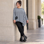 Asymmetrisches Langarmshirt in Creme/Dunkelblau mit Zipfelsaum aus weichem Stretchjersey