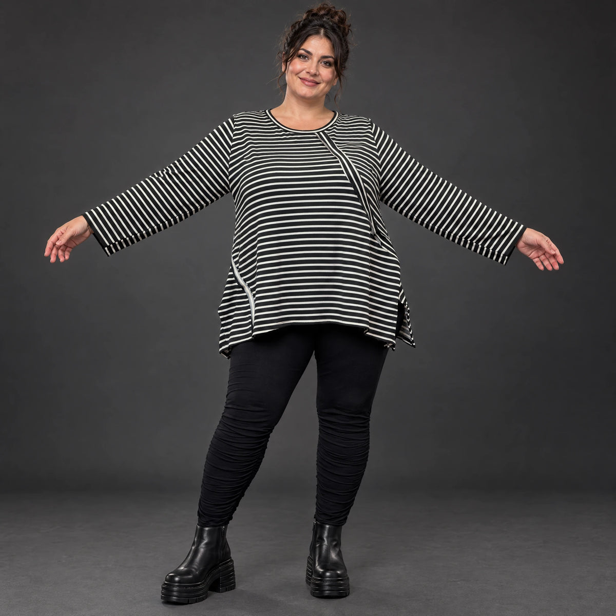 Langarmshirt Schwarz/Weiß in A-Linie aus weichem Stretchjersey mit Faltennahtmuster
