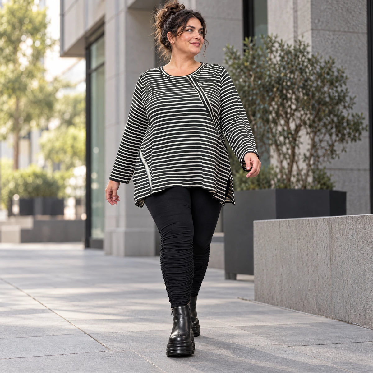 Langarmshirt Schwarz/Weiß in A-Linie aus weichem Stretchjersey mit Faltennahtmuster