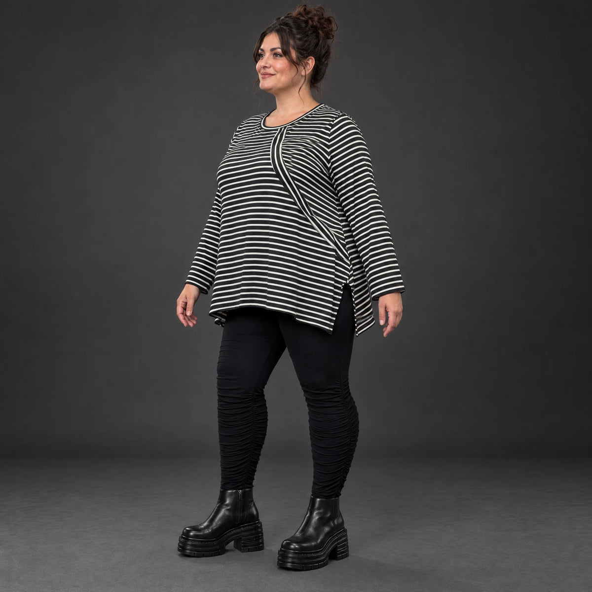 Langarmshirt Schwarz/Weiß in A-Linie aus weichem Stretchjersey mit Faltennahtmuster