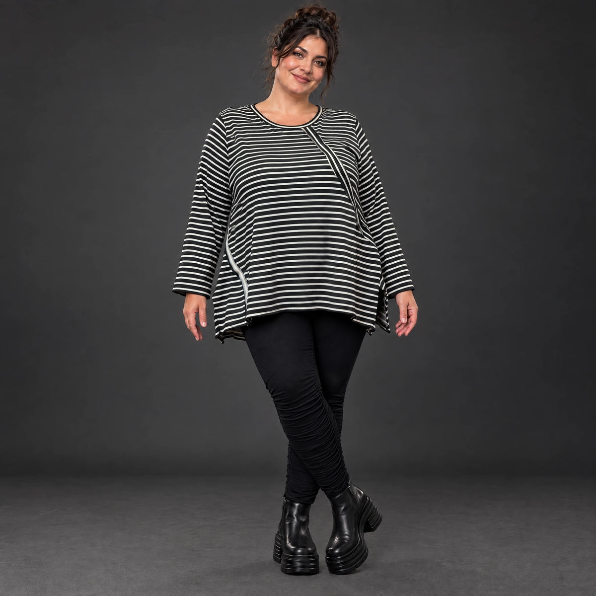 Langarmshirt Schwarz/Weiß in A-Linie aus weichem Stretchjersey mit Faltennahtmuster