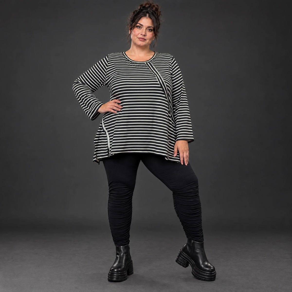 Langarmshirt Schwarz/Weiß in A-Linie aus weichem Stretchjersey mit Faltennahtmuster