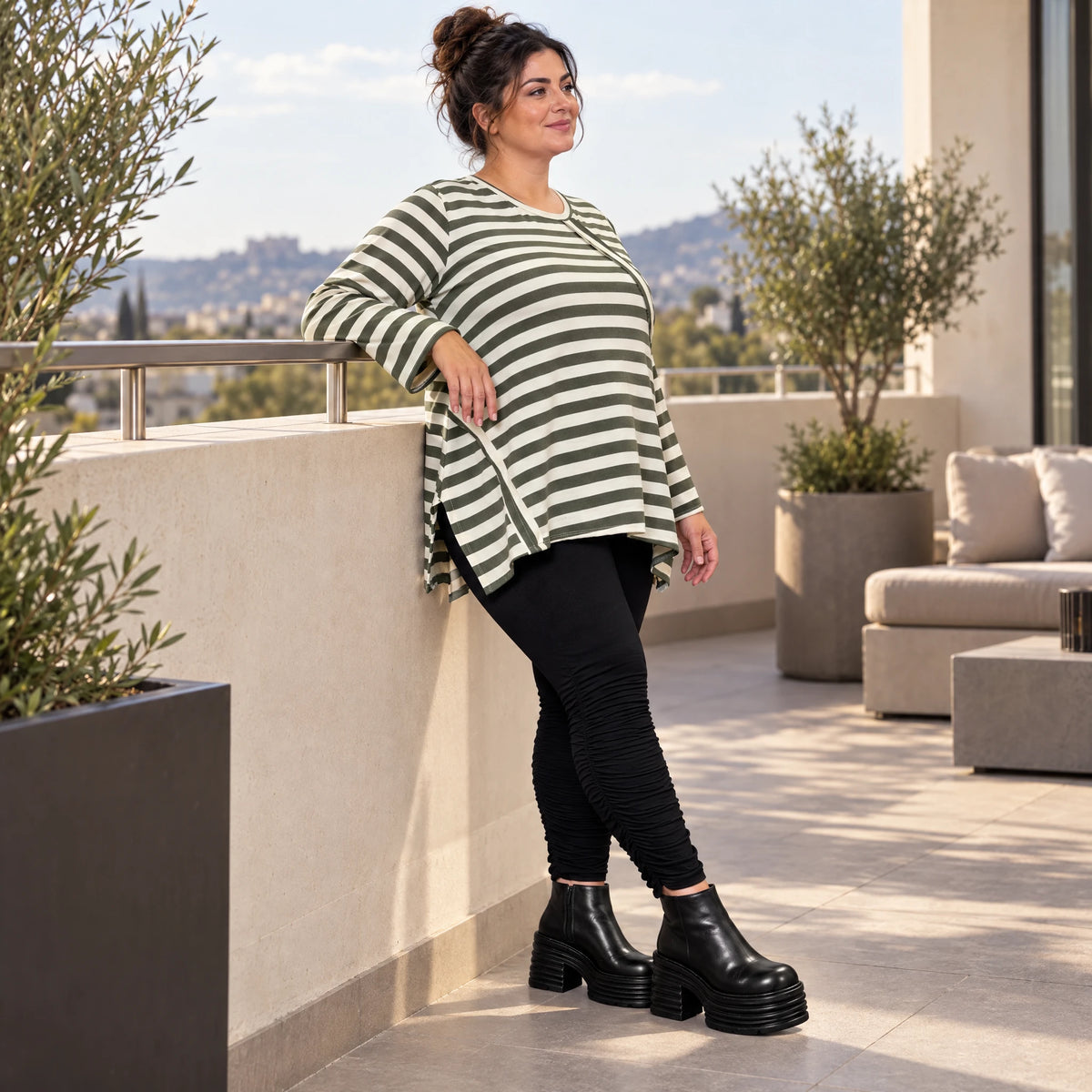 Langarmshirt in Creme/Dunkelgrün mit A-Linie aus warmem Stretchjersey und Faltennahtmuster