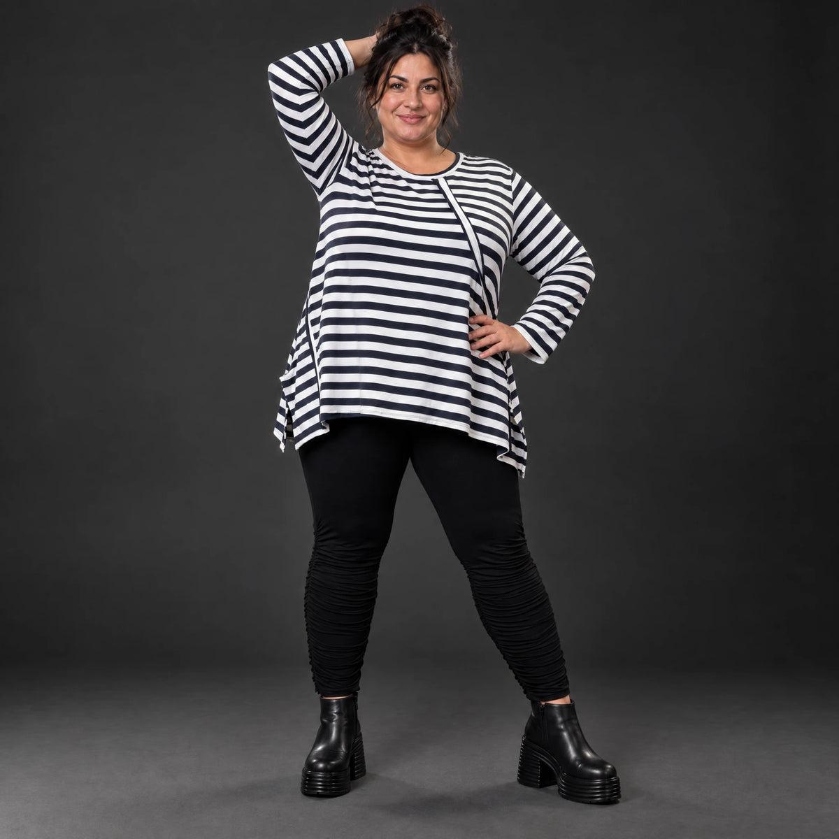 Langarmshirt Dunkelblau/Weiß aus weichem Stretchjersey in A-Linie mit Seitenschlitzen