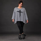 Langarmshirt in Dunkelblau/Weiß aus weichem Stretchjersey in A-Linie mit Seitenschlitzen