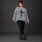 Langarmshirt in A-Linie aus Stretchjersey in Creme/Dunkelblau mit seitlichen Schlitzen