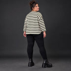 Shirt in Creme/Dunkelgrün aus weichem Stretchjersey mit 7/8-Arm und aufgesetzten Taschen