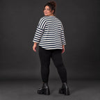 Shirt aus weichem Stretchjersey in Creme/Dunkelblau mit 7/8-Arm und aufgesetzten Taschen