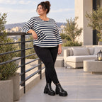 Shirt aus weichem Stretchjersey in Creme/Dunkelblau mit 7/8-Arm und aufgesetzten Taschen