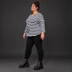 Shirt in Dunkelblau/Weiß aus weichem Stretchjersey mit 7/8-Arm und gerundeter Schnittform