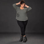 Shirt aus weichem Stretchjersey in Schwarz/Weiß mit 7/8-Arm und gerundetem Schnitt