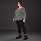 Shirt aus weichem Stretchjersey in Schwarz/Weiß mit 7/8-Arm und gerundetem Schnitt