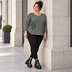 Shirt aus weichem Stretchjersey in Schwarz/Weiß mit 7/8-Arm und gerundetem Schnitt