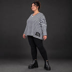 Langarmshirt in Dunkelblau/Weiß aus weichem Jersey mit V-Ausschnitt und kastiger Passform