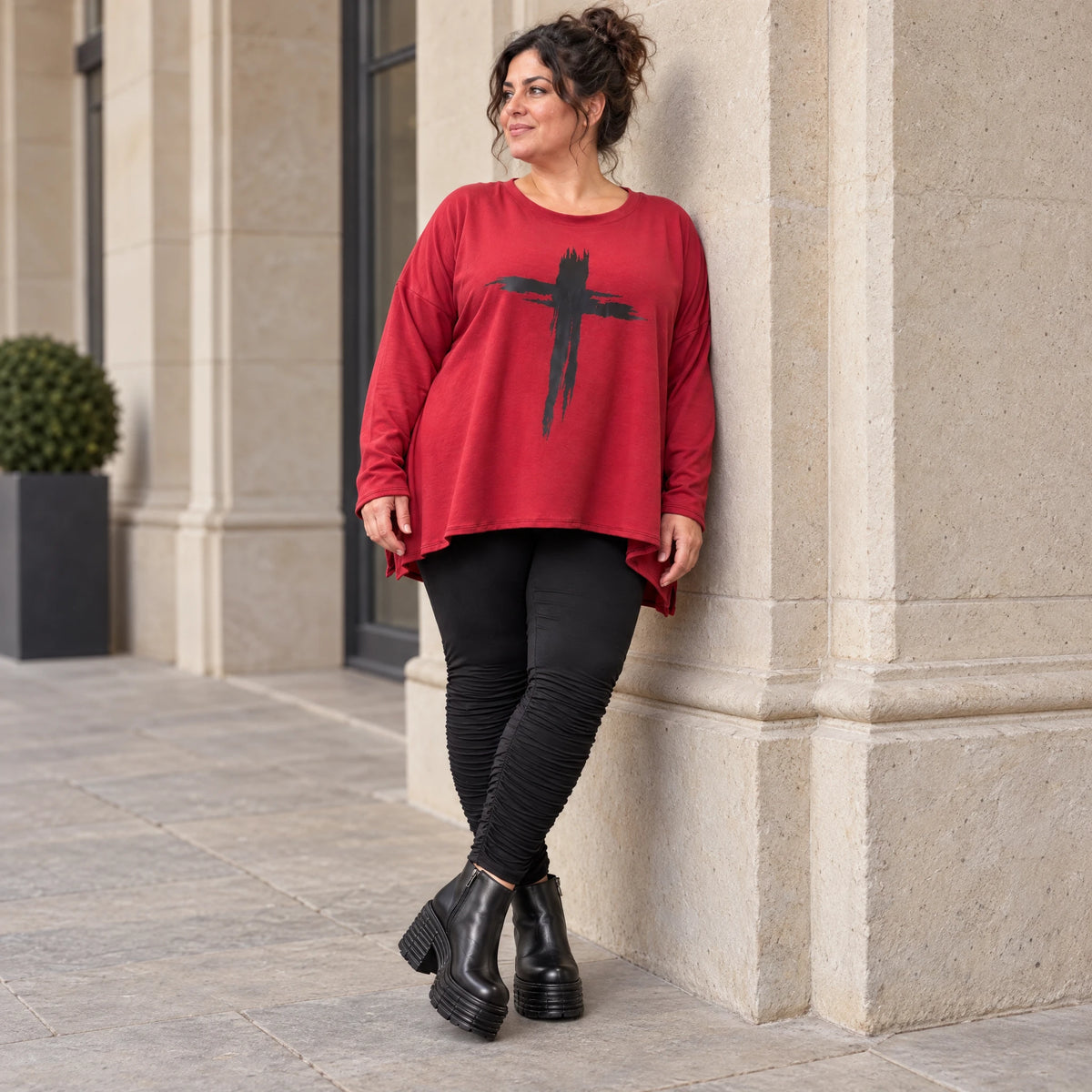 Langarmshirt in Rot mit Rundhalsausschnitt und fließender A-Linie aus Stretchjersey